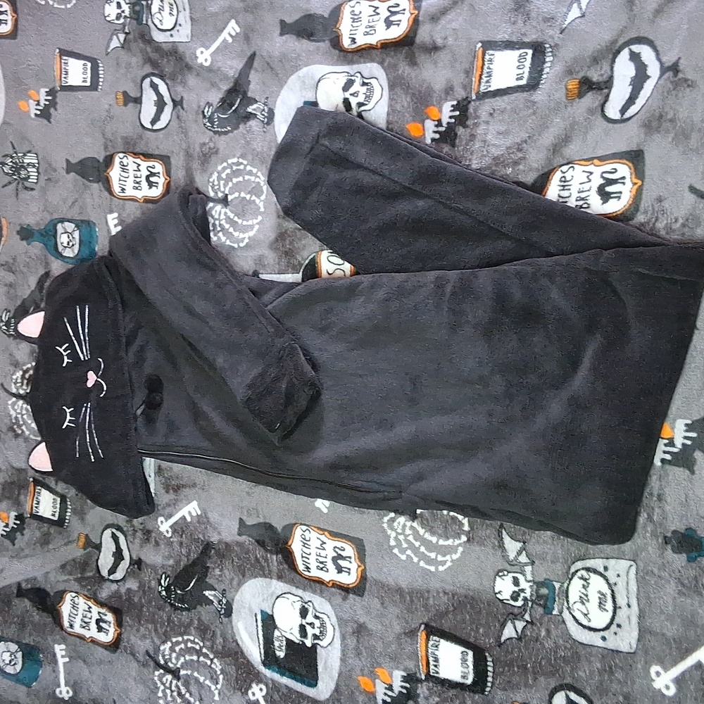NWOT Essentials Black Hooded Kitty Cas Hooded PJ's Medium Black & White